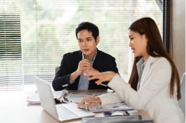 Lắng nghe và thuyết phục khách hàng